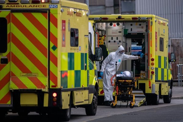 Sistema sanitario en Reino Unido colapsará en tres semanas si no caen casos de Covid - ADN Digital