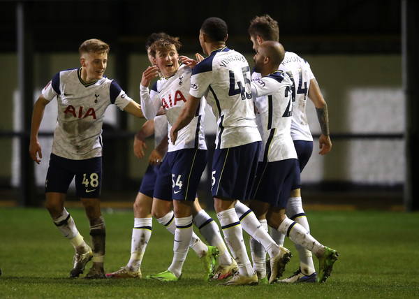 El Tottenham golea en la fiesta del Marine