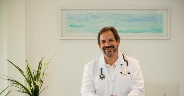 La Nación / Dr. Alejandro Ayala: “En solo 8 meses se logró sacar las vacunas, es como llegar a Saturno”