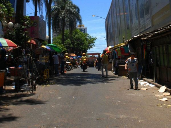 Ventas cayeron en CDE y tiendas abrieron sucursales en Asunción