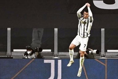 Cristiano Ronaldo iguala a Josef Bican como el máximo goleador de la historia » Ñanduti