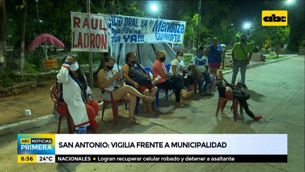 Vigilia frente a la Municipalidad de San Antonio - ABC Noticias - ABC Color