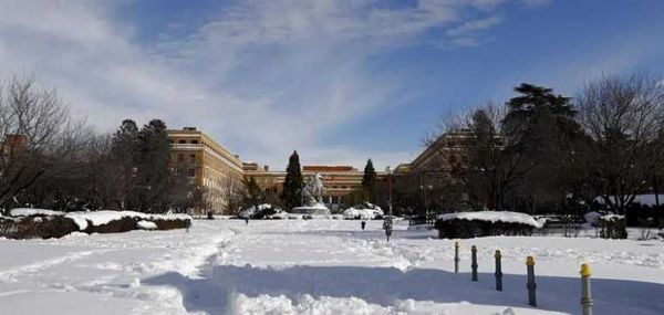 España trata de recuperar la movilidad tras una inmensa nevada
