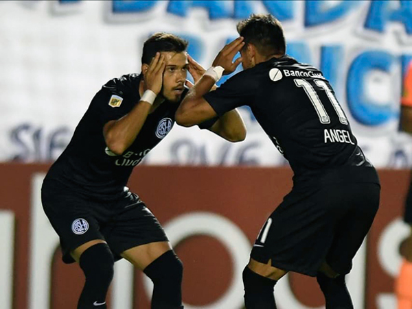 Los hermanos Romero reciben el apoyo de los hinchas