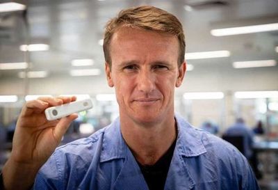 El médico australiano que consiguió elaborar un test capaz de detectar el Covid-19 en 15 minutos