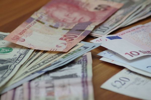 Especifican mecanismos de control anti lavado para clientes de bajo riesgo en casas de cambio - MarketData