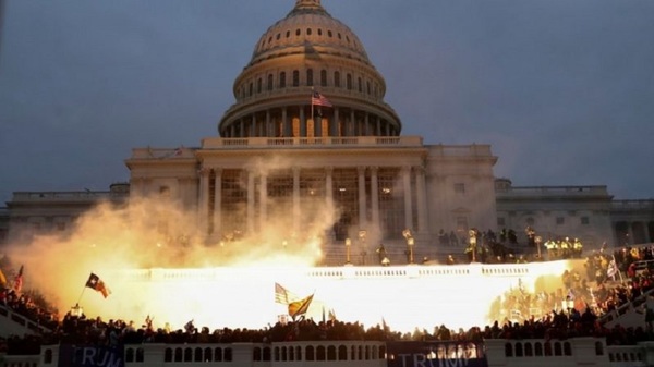 Tras lo ocurrido en el Capitolio, la BBC hizo un análisis de la imagen de EE.UU. en el mundo