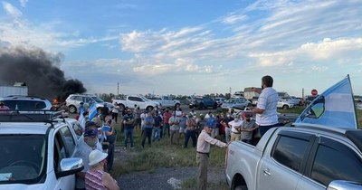 La Nación / Productores agrarios comienzan paro de tres días en Argentina