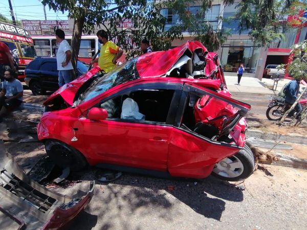 Camión perdió el control y chocó a ocho vehículos