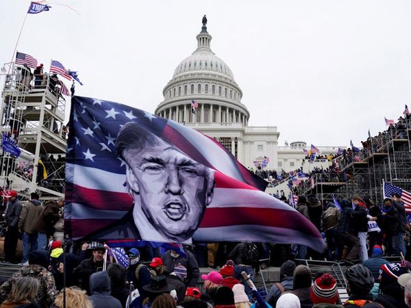 Presentan acusación contra Trump, primer acto hacia juicio político