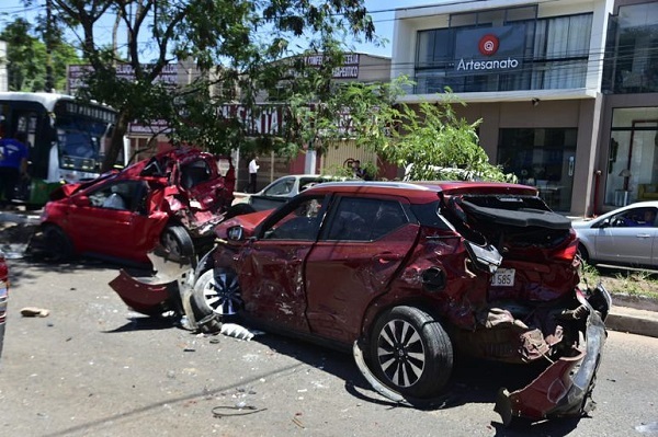 Choque múltiple involucra a ocho vehículos sobre Fernando de la Mora