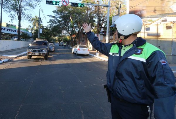 Agentes de la PMT denuncian a concejal por supuesto atropello para exigir la liberación de vehículos retenidos » Ñanduti