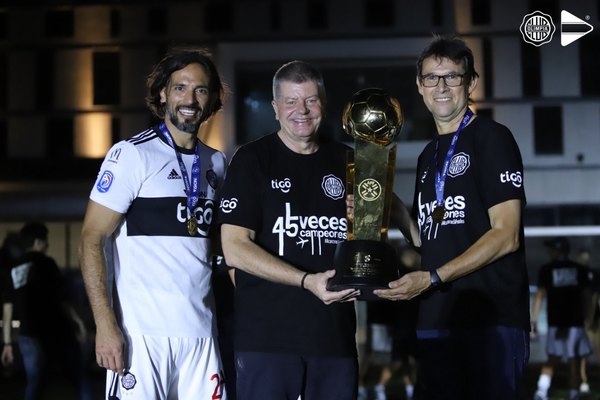Olimpia recibe las felicitaciones de FIFA por el título del Clausura
