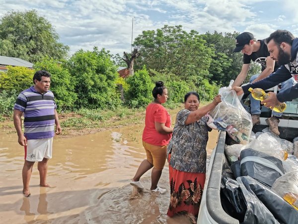 SEN asistió a unas 300 familias afectadas de Boquerón tras inundaciones | .::Agencia IP::.