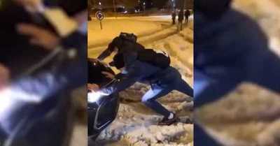 Temporal en España: Los obligaron a jugar y terminaron empujando autos en la nieve - C9N