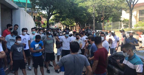 Jugadores de ascenso se manifestaron frente a Salud