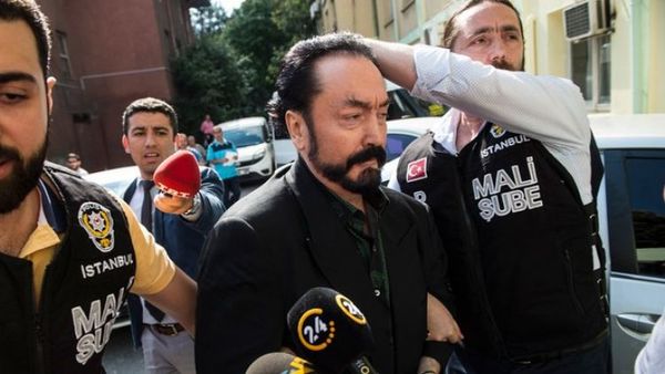 Condenan a más de 1.000 años de prisión al líder de una secta en Turquía