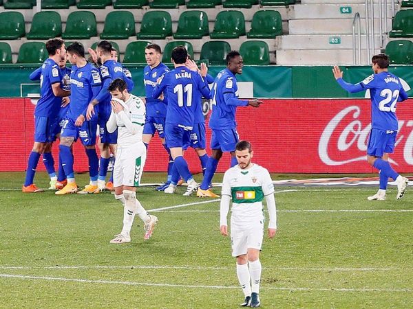 Getafe toma aire y prolonga la caída del Elche