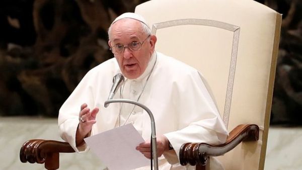 El papa Francisco cambia la ley para permitir desempeñar más roles a las mujeres