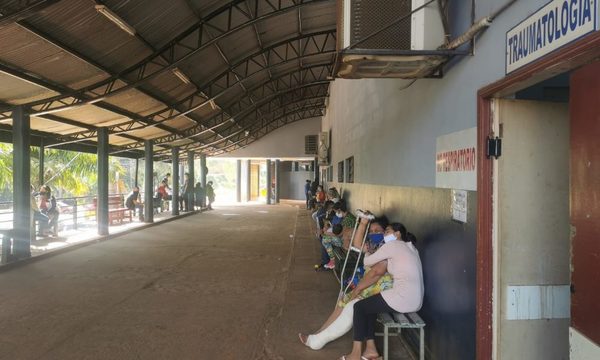 Mujer empeñó su celular para comprar medicamentos que no había en hospital