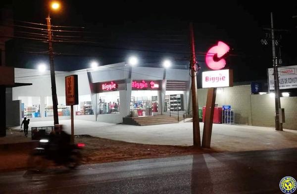 Ladrones toman de rehenes a trabajadores y roban caja fuerte de “Biggie” en Luque •