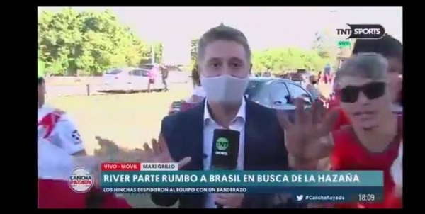 HOY / En vivo le roban su celular a un periodista en Argentina