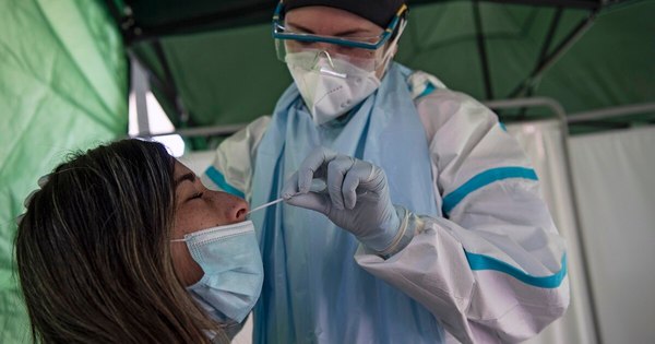 La Nación / COVID-19: el 32% de los sospechosos es positivo y suman 15 fallecidos, reporta Salud