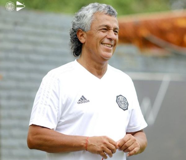 Tinelli confiesa su devoción particular por el Pipo, quien estaría dispuesto a dejar Olimpia por San Lorenzo