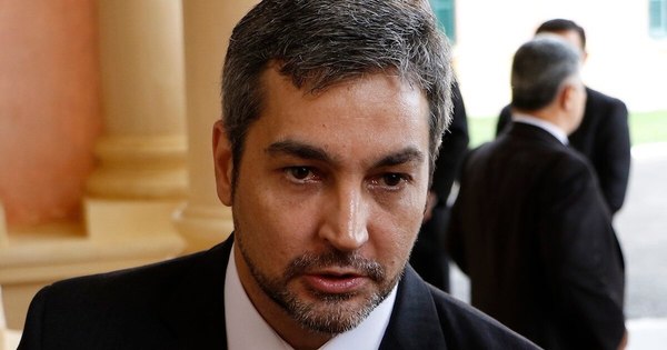 La Nación / Exigen a Abdo Benítez salir a hablar sobre los escándalos en su gobierno