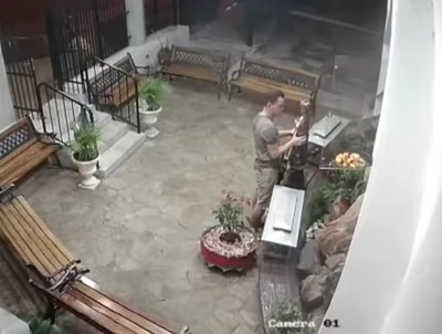 Crónica / Se santiguó y después le decapitó a la Virgen