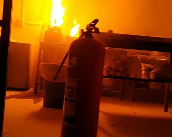 Se incendia cocina de local gastronómico