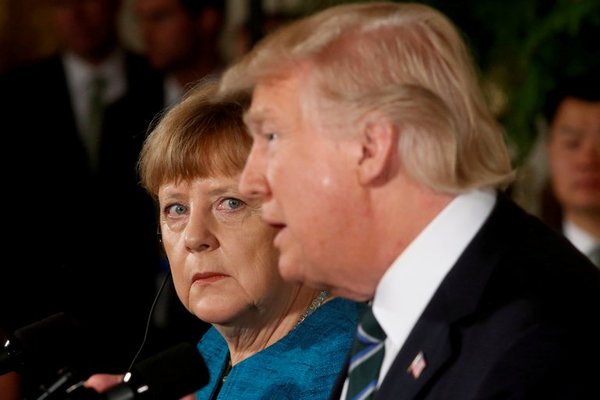 Merkel cree problemático vetar al presidente Trump de las redes sociales