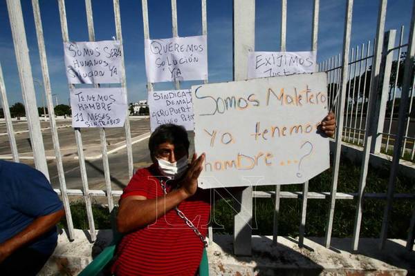 Maleteros expulsados del aeropuerto demandan millonaria indemnización a Dinac - ADN Digital