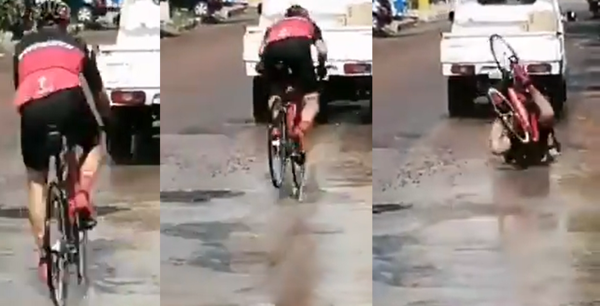 Crónica / (VIDEO) Ciclista perdió un diente tras caer por culpa de un feroz bache