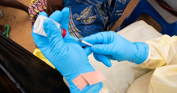 La Nación / Se creará reserva mundial de vacunas contra el virus del Ébola