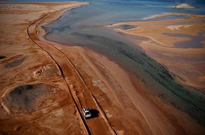 Peterhansel gana y se desmarca de Al-Attiyah - Automovilismo - ABC Color