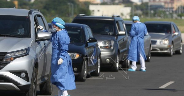 La Nación / Critican que paraguayos que van al Brasil “copen” puestos de toma de muestras del COVID-19