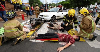 La Nación / “Pará, mirá y cruzá”, la campaña que busca evitar accidentes en Lambaré