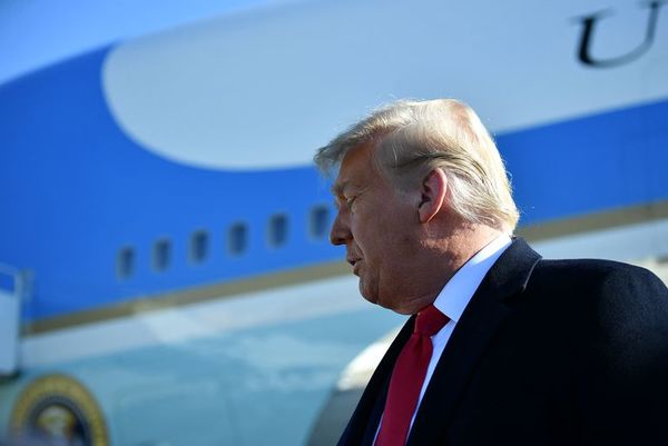 Amenazado por juicio político, Trump viaja para celebrar su muro - Mundo - ABC Color