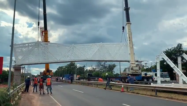 Critican el ñanduti diseñado en el Puente Cultural