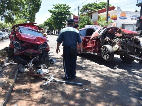 Video muestra cómo camión sin frenos embiste a varios vehículos