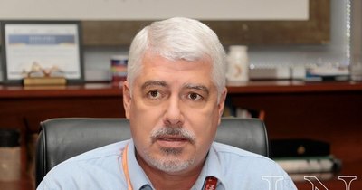 La Nación / Hospital sin equipamiento y puente de oro de Wiens generan burlas en redes sociales