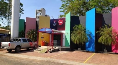 HOY / Empleados de Vox en pie de guerra: brazos caídos ante falta de pago de salarios