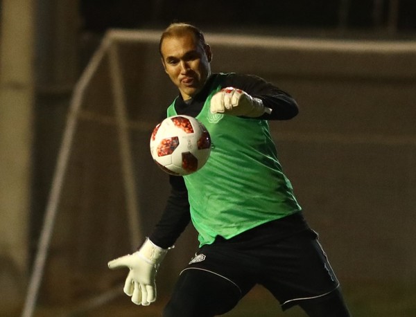 Librado Azcona celebra su paso a River Plate