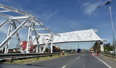 Diputados pedirán informe sobre polémico puente peatonal  - Nacionales - ABC Color