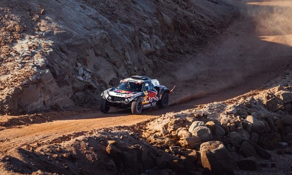 Dakar: Peterhansel se aleja en autos y Benavides recorta en motos