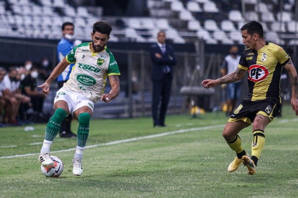 En cancha de Olimpia, Coquimbo Unido y Defensa y Justicia igualan sin goles