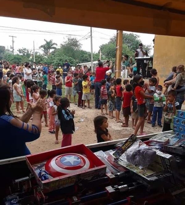“Llevamos un poco de alegría y ayuda a niños de comunidades olvidadas por la sociendad”