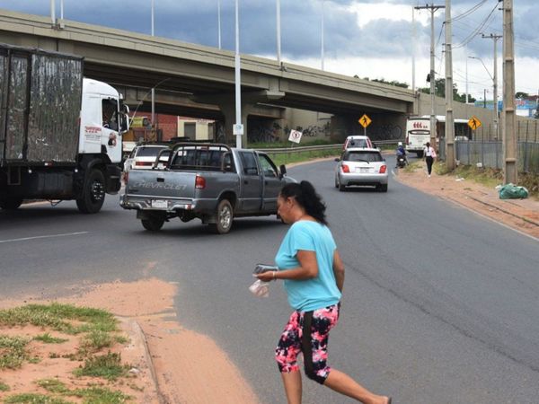 Angosto tramo en la  rotonda de Remanso se vuelve peligro extremo