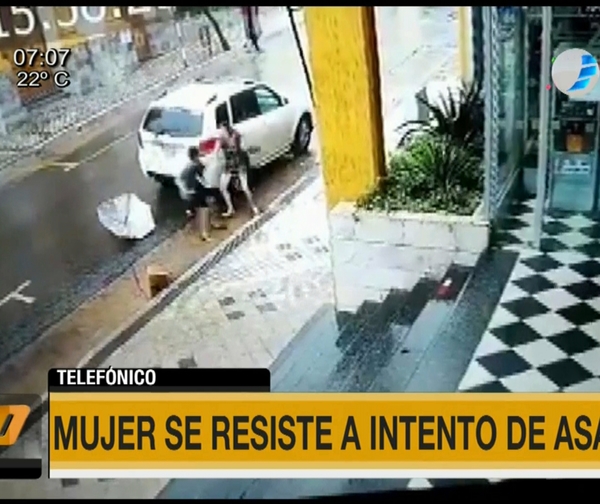 Mujer se defiende de asaltante en Asunción